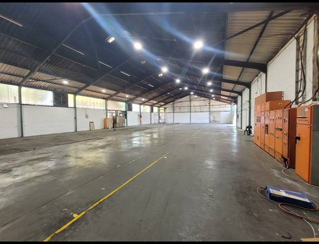 2,160M² WAREHOUSE TO LET IN STIKLAND INDUSTRIAL
